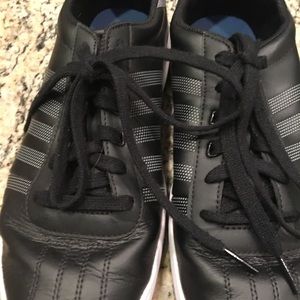 Men’s tennis shoes